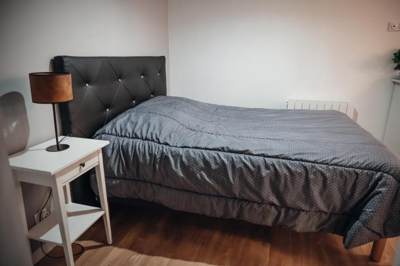 Cosy Et Moderne En Centre Ville, Fibre Haut Debit Ernee Exterior photo